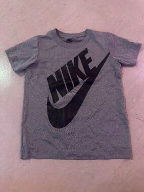 Nike Boys' Sportswear Futura Logo T-Shirt - Heather Grey - Size Small (6-7)